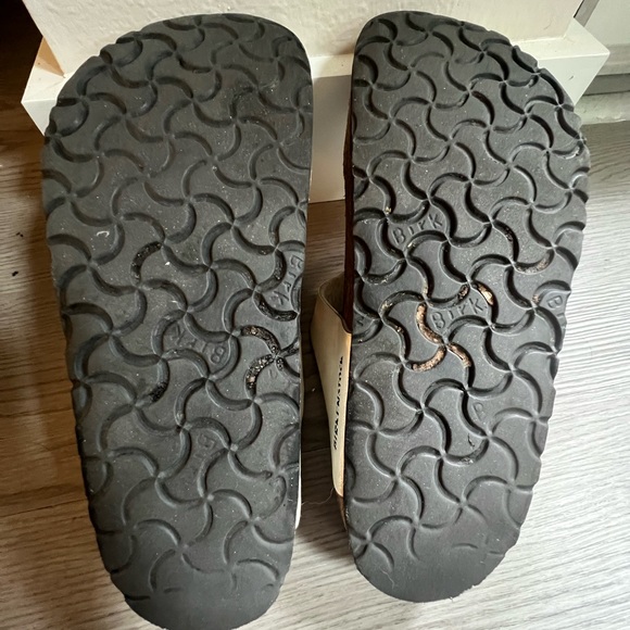 BIRKENSTOCK Gizeh Pearl White Thong Sandals - Picture 6 of 6